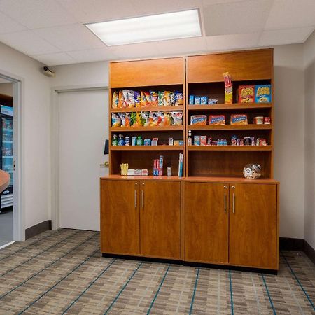 Mainstay Suites Wilmington - University Area Екстериор снимка