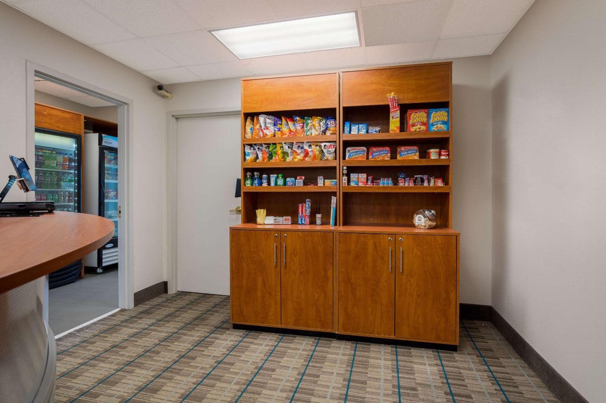 Mainstay Suites Wilmington - University Area Екстериор снимка