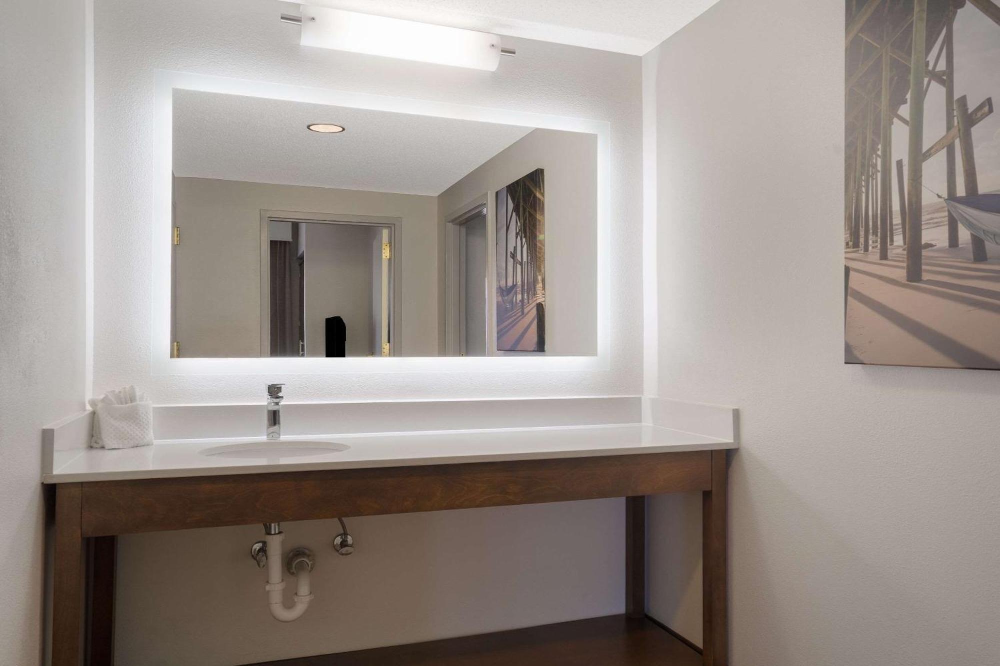 Mainstay Suites Wilmington - University Area Екстериор снимка