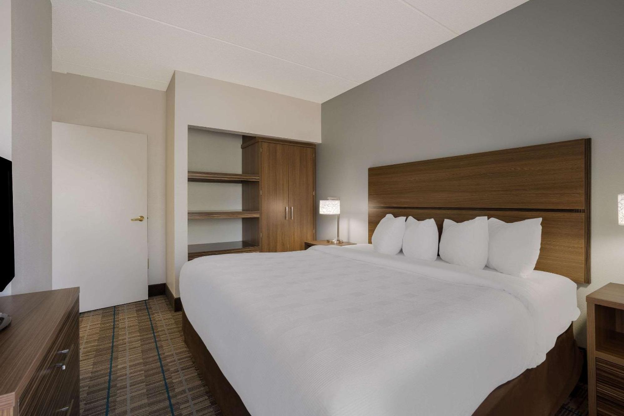 Mainstay Suites Wilmington - University Area Екстериор снимка