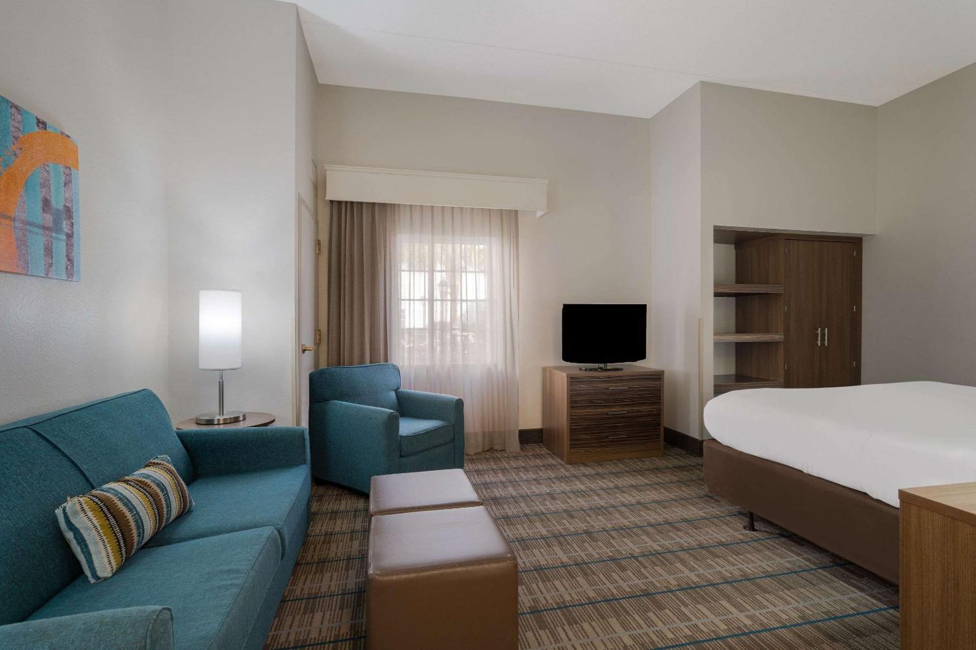 Mainstay Suites Wilmington - University Area Екстериор снимка