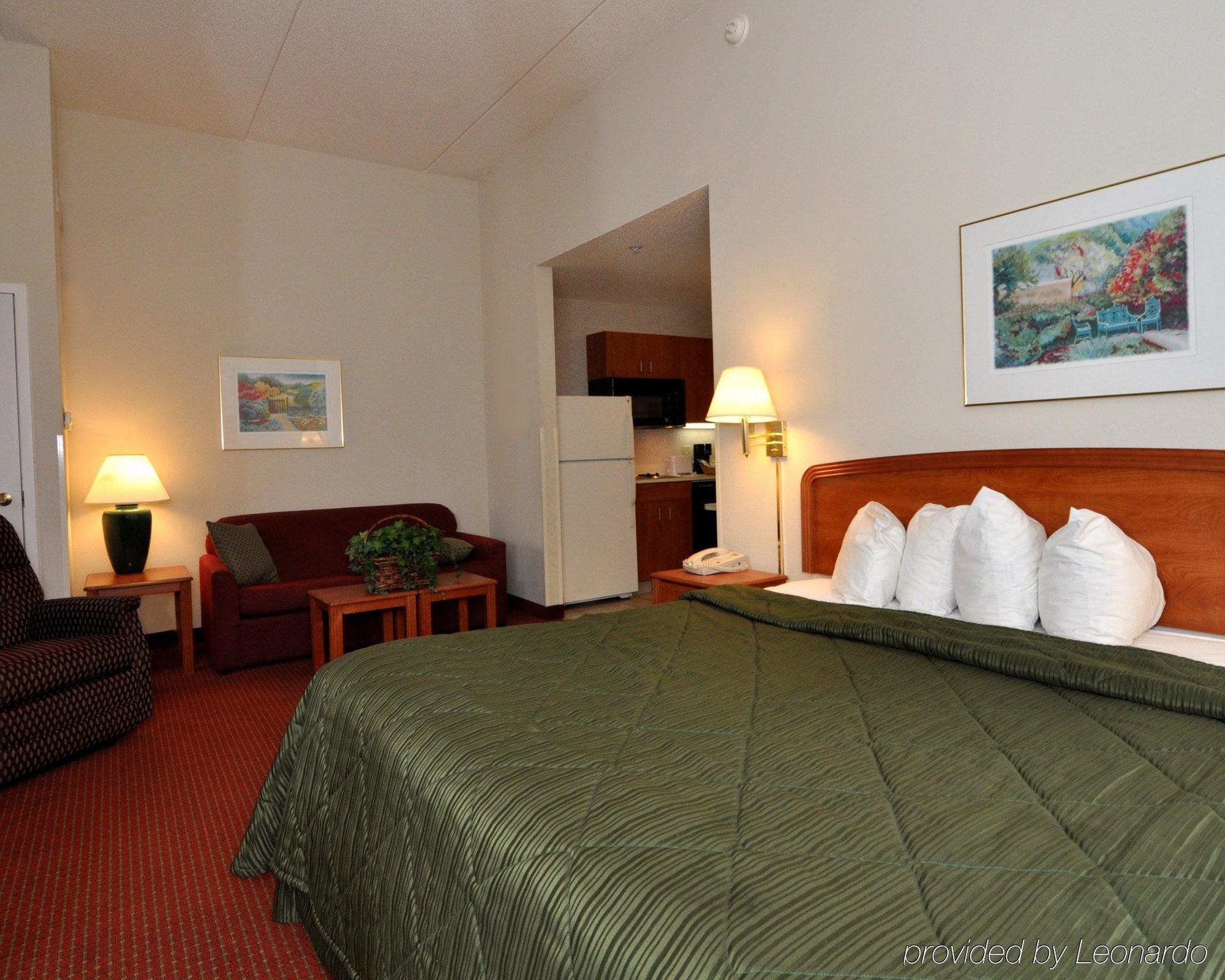 Mainstay Suites Wilmington - University Area Екстериор снимка