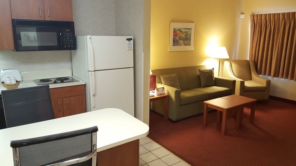 Mainstay Suites Wilmington - University Area Екстериор снимка