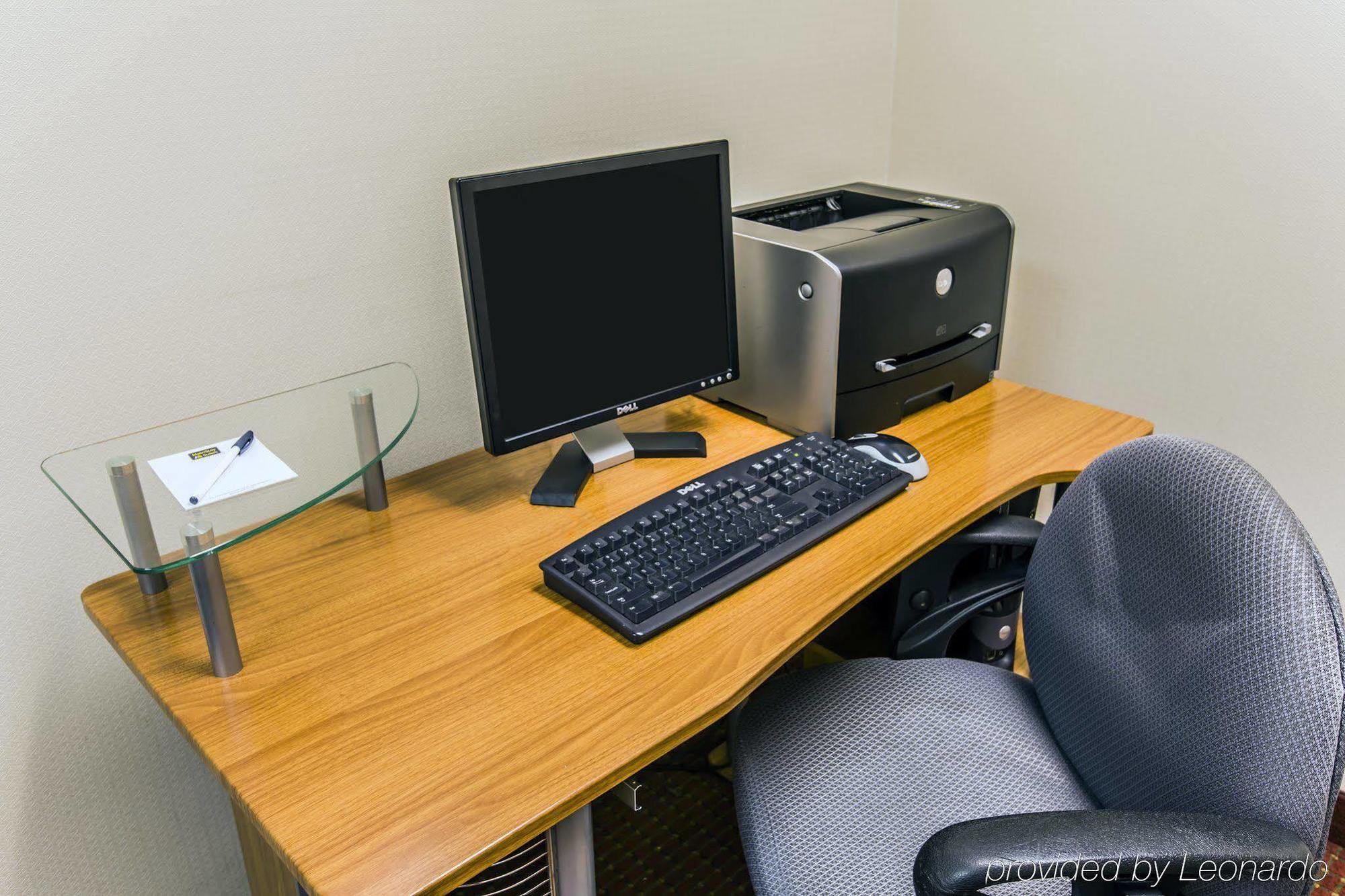 Mainstay Suites Wilmington - University Area Екстериор снимка