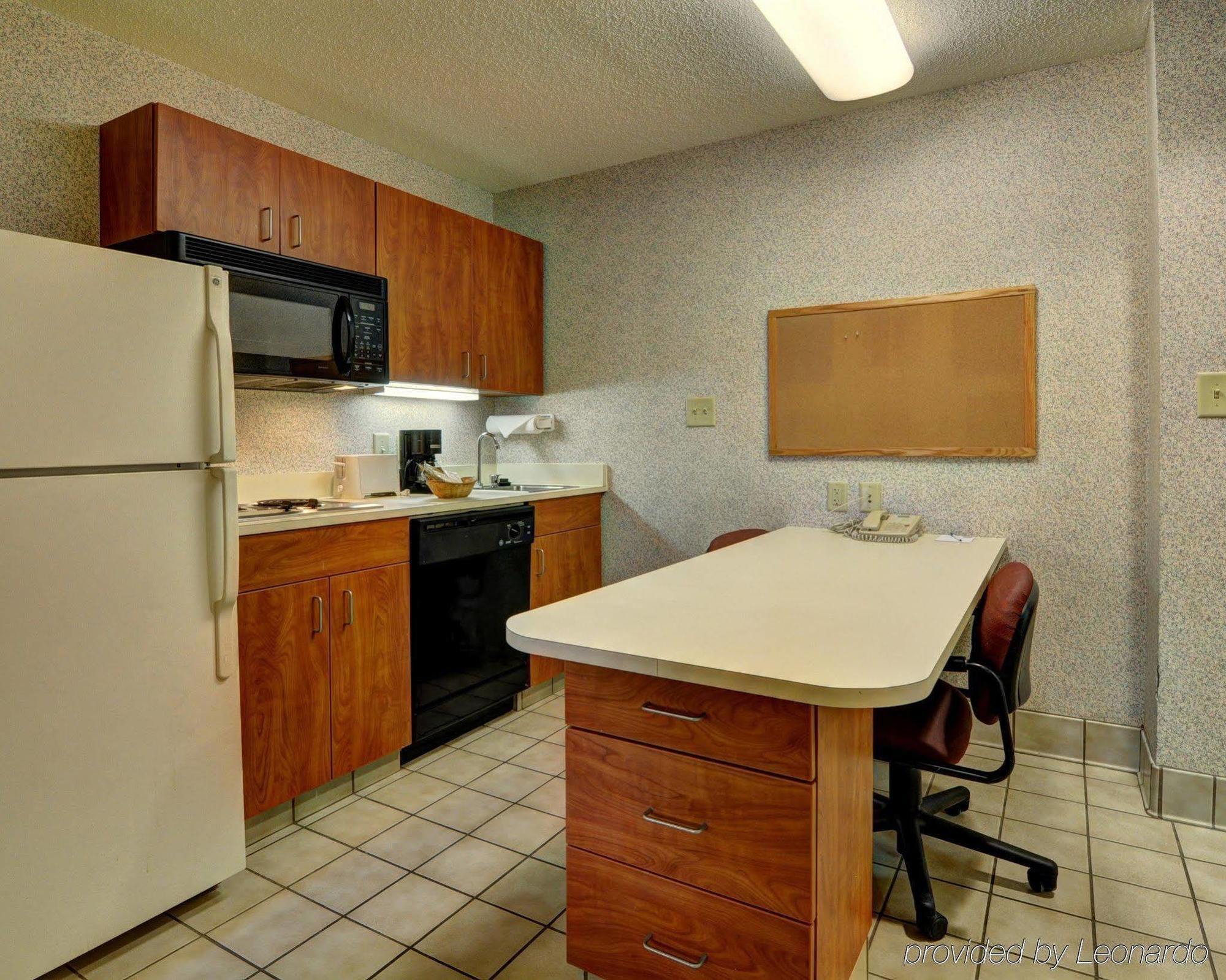 Mainstay Suites Wilmington - University Area Екстериор снимка
