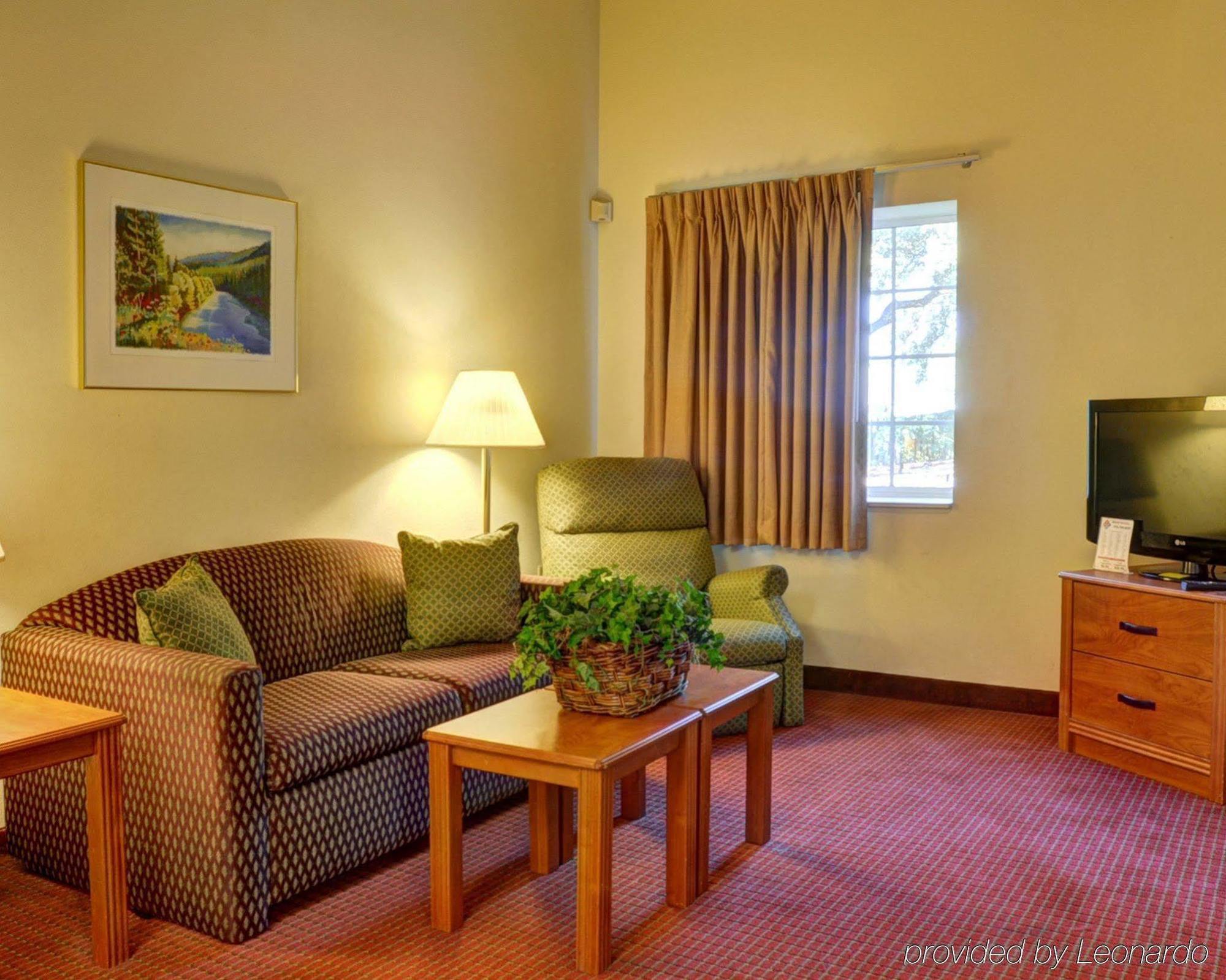 Mainstay Suites Wilmington - University Area Екстериор снимка
